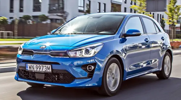 Nowa Kia Rio: Co warto wiedzieć o tym kompaktowym aucie miejskim?