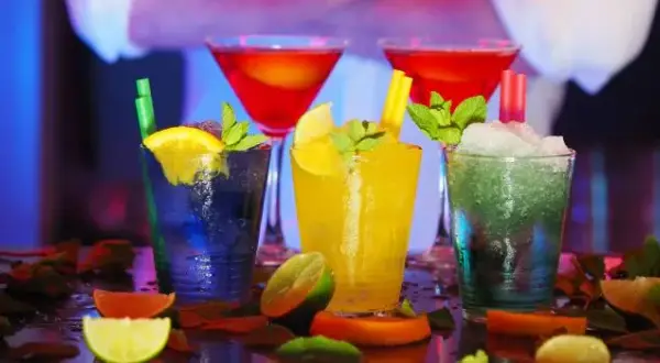 Jakie obowiązki ma barman i co naprawdę robi w barze?
