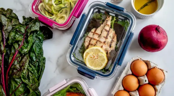 Wybierz catering pudełkowy i ciesz się smacznym jedzeniem bez gotowania