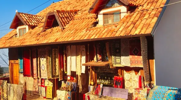Albania: Co warto kupić i jak przewieźć? Uniknij problemów na granicy!