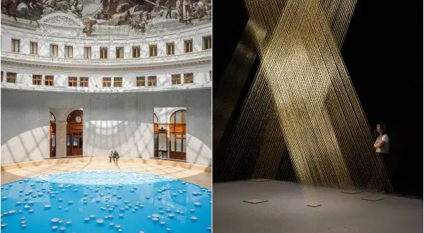 Deux œuvres d'art dans l'expo Pinault : une installation aquatique avec des disques flottants et une sculpture de fils dorés où une femme admire l'œuvre.