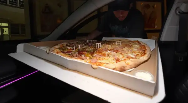Ogromna pizza w pudełku, gotowa do odbioru. Czy to najostrzejsza pizza w Polsce?