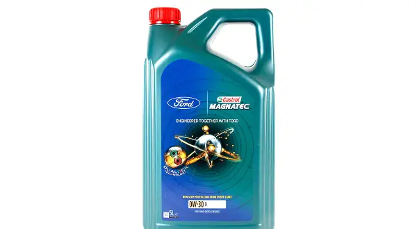 Olej Castrol Magnatec 0W-30 D, idealny dla Ford Mondeo MK3 2.0 TDCI, zapewnia ochronę od pierwszego uruchomienia.