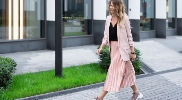 Z czym nosić długą spódnicę, aby stworzyć stylowe i modne zestawienia
