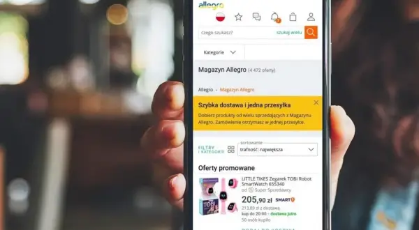 Aplikacja mobilna Allegro pokazuje zegarek TOBI Robot SmartWatch. Szybka dostawa i jedna przesyłka.