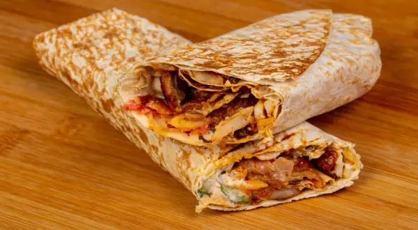 Jak zrobić domowy kebab? Sekret idealnego mięsa i sosów!