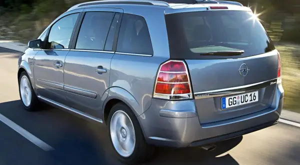 Zafira B: Pojemność baku, rezerwa i zasięg. Czy wskaźnik kłamie?