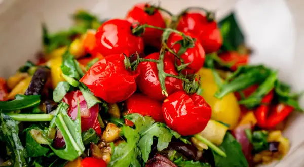 Salat grillen: Einfache Rezepte für rauchig-knackiges Grillgemüse