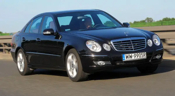 Mercedes E 320: W210 czy W211? Co wybrać? Wady, zalety, ceny