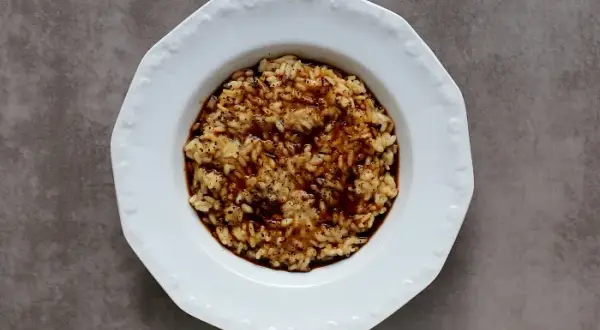 Jaki ser do risotto zamiast parmezanu? Oto najlepsze alternatywy