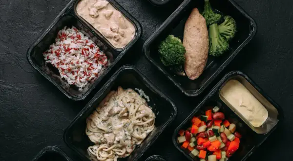 Czy catering się opłaca? Sprawdź, ile możesz zaoszczędzić na jedzeniu