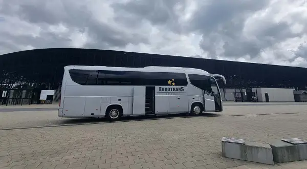 Nowy autokar Eurotrans czeka na podróżnych. Sprawdź, jaka jest wynajem autokaru cena i zaplanuj wycieczkę!