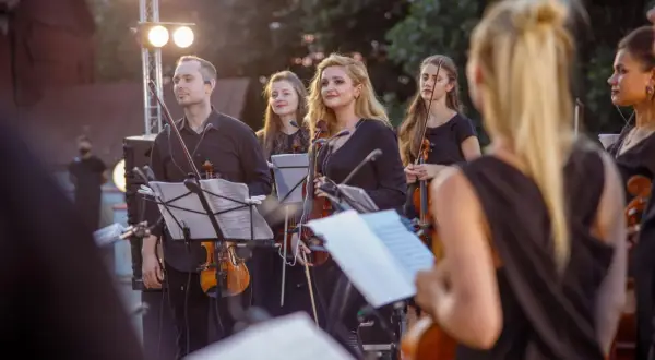 Jak ubrać się na koncert muzyki klasycznej, aby wyglądać elegancko