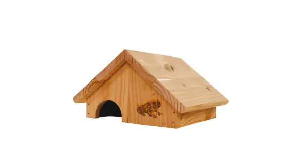 Maisonnette en bois pour fabriquer un abri pour grenouilles. Une gravure de grenouille décore la façade.