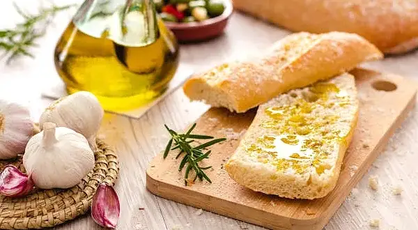 Oliwa niefiltrowana do czego? Odkryj jej niezwykłe zastosowania w kuchni