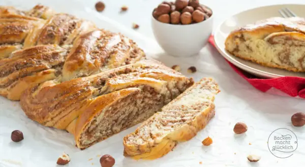 Ein goldbrauner Nusszopf, frisch gebacken, mit einer köstlichen Nussfüllung. Dieses Nusszopf Rezept ist ein Genuss!