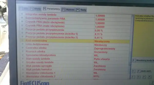 Błąd DTC P0100 Renault na ekranie laptopa z programem FiatECUScan. Analiza parametrów silnika, w tym sond lambda i pozycji pedału przyspieszenia.