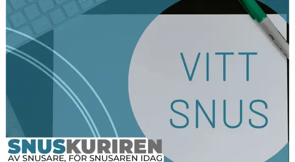 Vitt snus, ett alternativ till tobak och nikotinfritt snus, presenteras på ett papper bredvid en grön penna. Texten "SNUSKURIREN" syns nedtill.