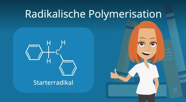Eine Frau erklärt die radikalische Polymerisation anhand eines Starterradikals.