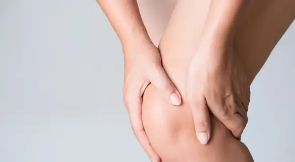 Jak długo boli skręcone kolano? Czas leczenia i powrotu do sprawności