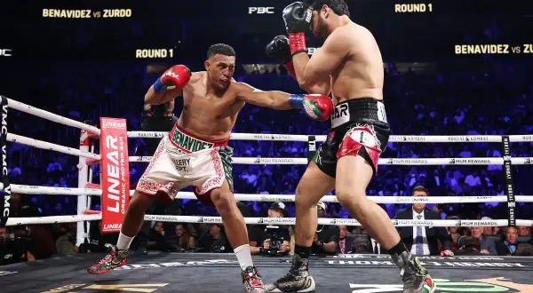 A cruiserweight boxer lands a punch on a heavyweight opponent in a thrilling round 1 match.