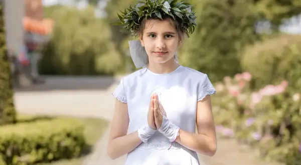 Ile bierze fotograf za komunię? Odkryj ukryte koszty usług fotograficznych
