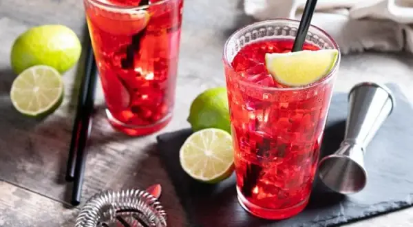Pyszne drinki z żołądkową gorzką, które zaskoczą Twoich gości