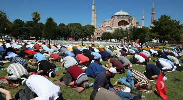 Ile dokładnie trwa modlitwa muzułmanów? Sprawdź czas i etapy salat