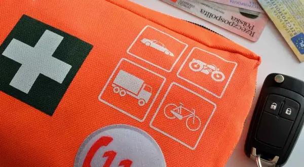 Czy apteczka samochodowa ma termin ważności? Uniknij niebezpieczeństwa!