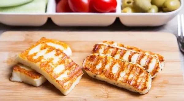 Co to jest ser halloumi? Odkryj jego smak i zastosowanie w kuchni