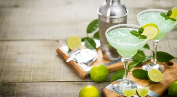 Najlepsze drinki z tequilą: Przepisy, które zachwycą każdego