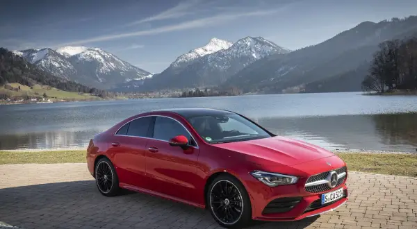 Mercedes-Benz CLA Coupe - wyjątkowe cechy, specyfikacje i porównania