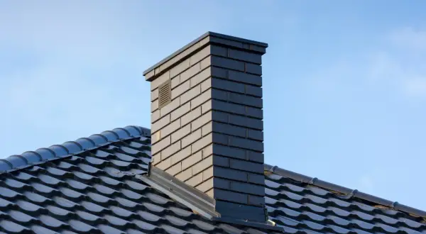 Jak ocieplić komin z cegły – najlepsze materiały i błędy, których unikać