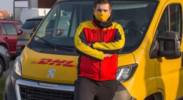 Ile naprawdę zarabia kierowca DHL? Sprawdź, czy to się opłaca!