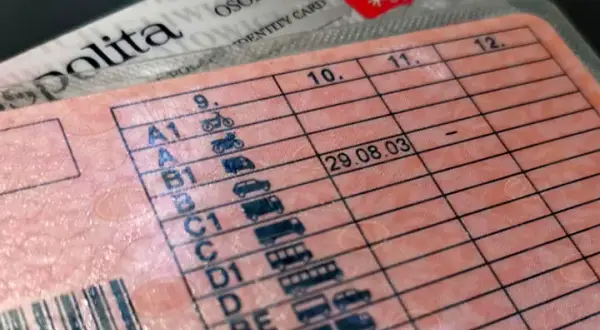Jakie prawo jazdy na przyczepę kempingową? Sprawdź, czy nie łamiesz przepisów!