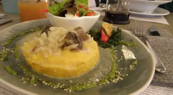 Kowno: Gdzie zjeść? Sprawdzone restauracje i lokalne smaki.