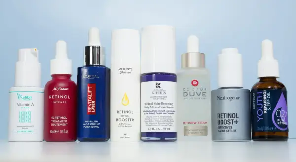 Eine Auswahl von guten Retinol Seren und Nachtseren, darunter Marken wie L'Oréal, Kiehl's und Neutrogena, für eine jugendliche Haut.