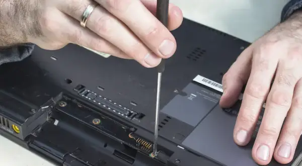 Gdzie jest bateria w laptopie Acer? Proste sposoby na jej znalezienie