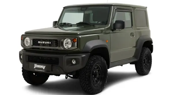 Grön Suzuki Jimny i Sverige, redo för äventyr. Denna ikoniska terrängbil är perfekt för svenska skogar och vägar.