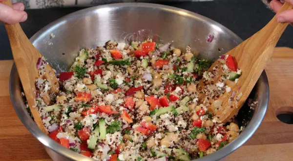 Quinoa-Salat Rezept: Gesund, Schnell & Vielseitig | Dein Guide