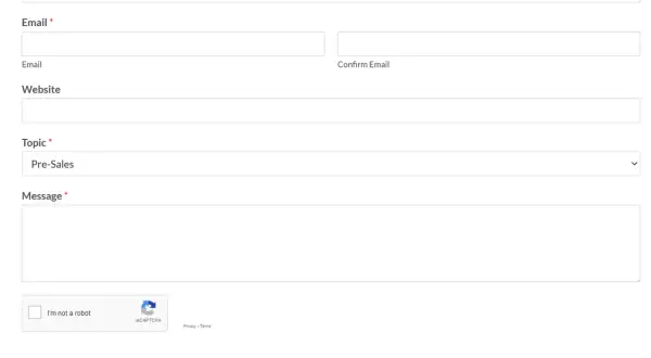 Modulo di contatto WordPress con campi per nome, email, sito web, argomento (Pre-Vendite) e messaggio. Include reCAPTCHA e pulsante di invio.