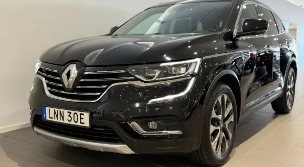 Svart Renault Koleos med registreringsskylten LNN 30E. En bil som kan ha ett Renault Koleos problem, men ser fin ut här.