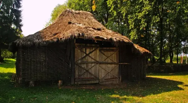 Skansen w Holi: Co musisz wiedzieć przed wizytą? Sekrety Polesia.