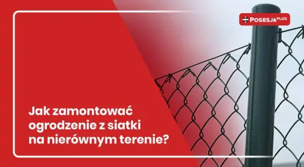 Schemat ogrodzenia z siatki na nierównym terenie. Pokazuje, jak zamontować siatkę na słupku.