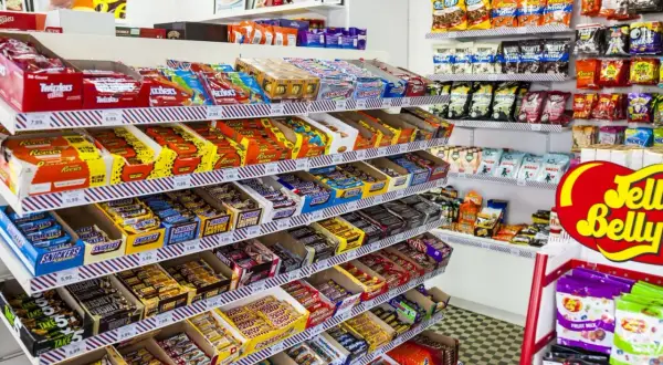 Candy co to za firma? Sklep pełen słodyczy: Snickers, Reese's, Twizzlers i wiele innych.