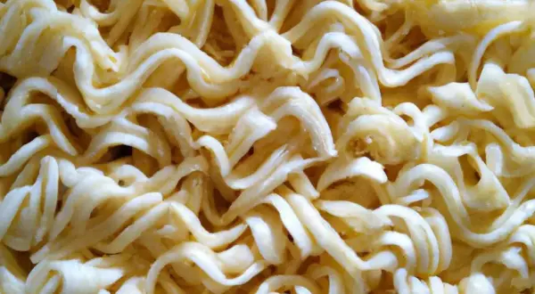 Ile kcal ma makaron z zupki chińskiej? Odkryj zaskakujące wartości!