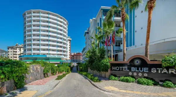 Hotel Blue Star, z palmami i niebieskimi akcentami, zaprasza na wakacje. Sprawdź hotel Blue Star opinie przed rezerwacją.