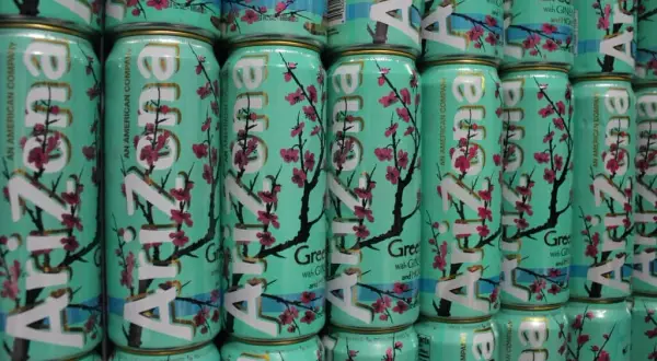 Napoje Arizona w Action: Ceny, dostępność i brak promocji