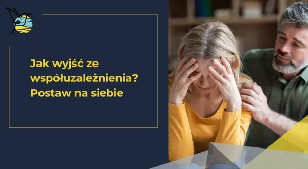 Mężczyzna pociesza kobietę, która trzyma się za głowę.