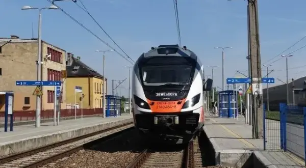 Jak dojechać do Sandomierza pociągiem? Sprawdź połączenia i ceny